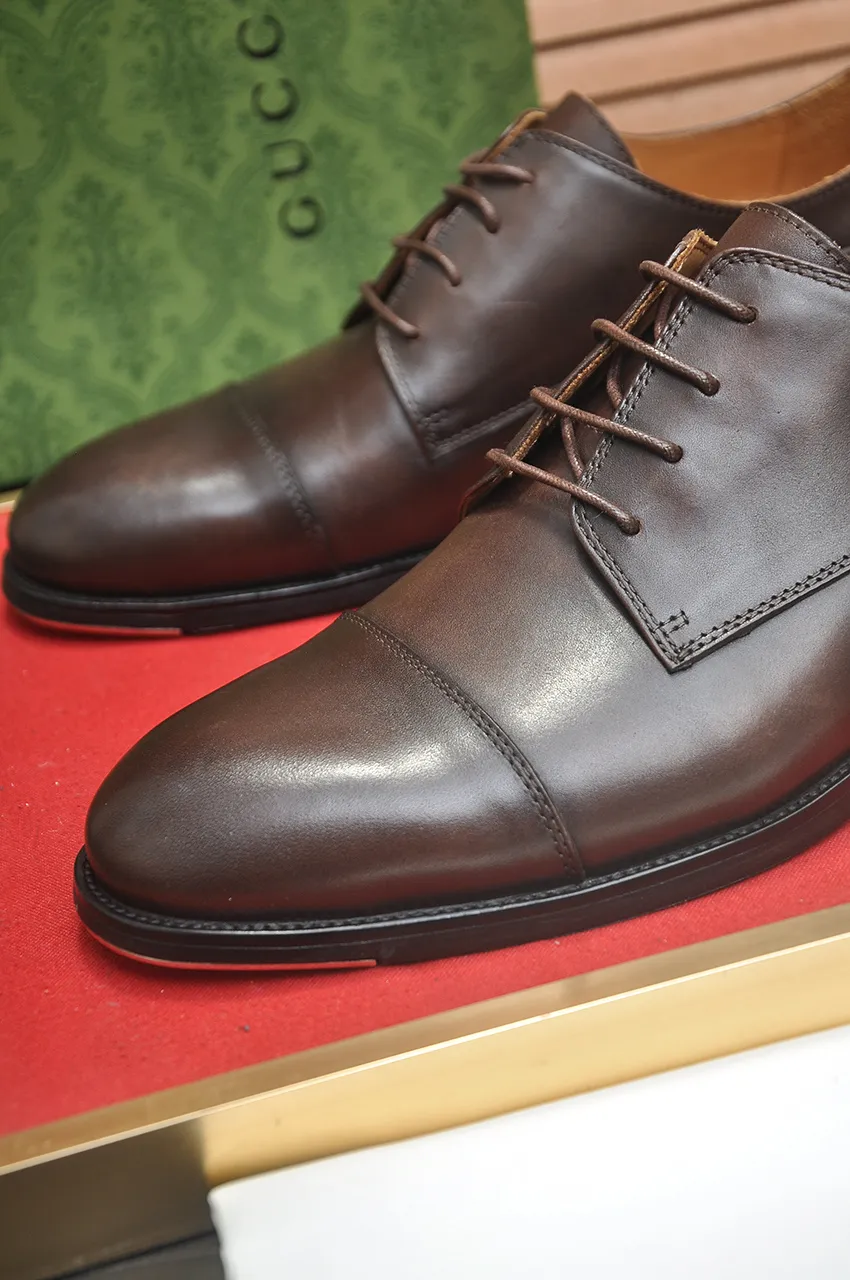 Men's shoes💰660💶 Brand: GUCCI (Gucci) Standard code: Men's code 39/44 (45/46 can be customized) Grade: Same as the official website Original quality Material: Original cowhide Water-dyed cowhide lining Original rubber outsole Style category: Men's fashionable casual leather shoes Distinguished big-name luxury elements top luxury Color: Actual picture